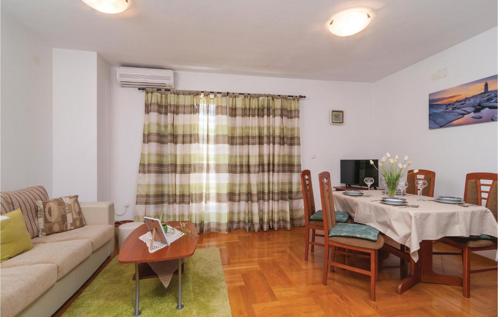 Lovely Apartment In Split With Wifi Exterior photo