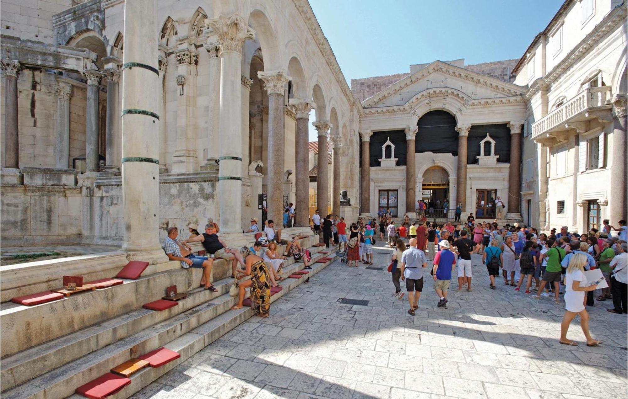 Lovely Apartment In Split With Wifi Exterior photo